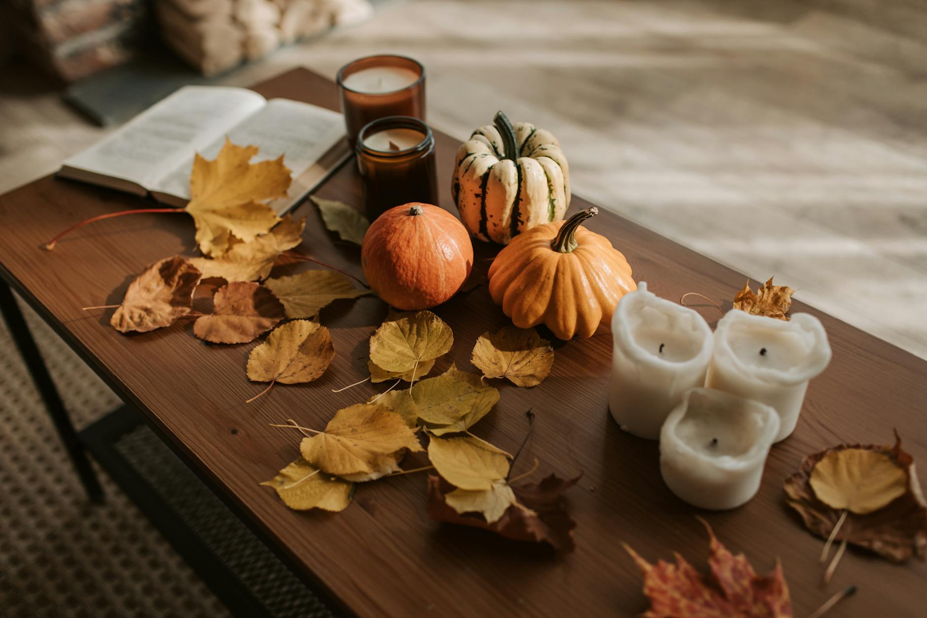 Warm & Inviting: How to Achieve a Minimalist Fall Look at Home