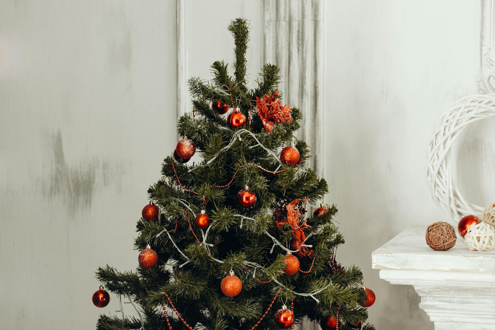Cozy And Neutral Christmas Decor Ideas: Warm & Elegant Holiday Decorations for Your Home